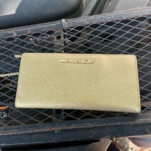 Micheal Kors Jet Set  Wallet